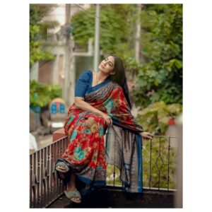 Nazia Haque Orsha Instagram - Spring in my steps🌻