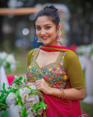 Naznin Nahar Niha Instagram - "Matchmaker" কেমন লেগেছে?

👗 @anzara.official 
Makeup - Noyon Ahamed