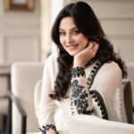 Naznin Nahar Niha Instagram - Finding peace in the simplicity of white🤍 📸 @rafclick Makeup- @aurabeautybd