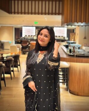 Naznin Nahar Niha Instagram - Effortless elegance in a black dress🖤  Dress - @Sehrish