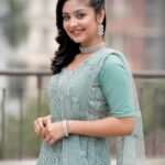 Naznin Nahar Niha Instagram - আপনাদের ভালোবাসায় Love Line ১ কোটি ভিউ এর সন্নিকটে। https://youtu.be/_A8epvOfdLY Dress - @anzara.official
