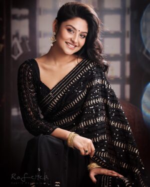 Naznin Nahar Niha Instagram - চুল তার কবেকার অন্ধকার বিদিশার নিশা,
মুখ তার শ্রাবন্তীর কারুকার্য
অতি দূরসমুদ্রের পর
হাল ভেঙে যে নাবিক হারায়েছে দিশা 🥀 📸 @rafclick