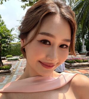 Neen Suwanamas Instagram - playing dress up 💓 #tb #yhpkhappilyeverafter