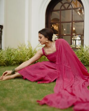 Neeta Pillai Instagram - Eid Mubarak💫

Shot by: @merin__georg 
Styled by: @styledby_al_ 
Wearing: @zurimarket 
MUAH by: @sreegeshvasan_makeupartist 
📍