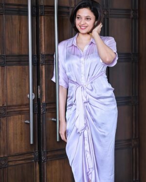 Neeta Pillai Instagram - Styledby: @amritha_lakshmi___ 
  @styledby_al_ 
Outfit: @zurimarket 
Accessories: @adorebypriyanka 
Makeup: @makeup_by_shibinantony 
Hair: @mirrormagicunisexsalon 
  @rihan4492 
Photography: @3leaf_photography
