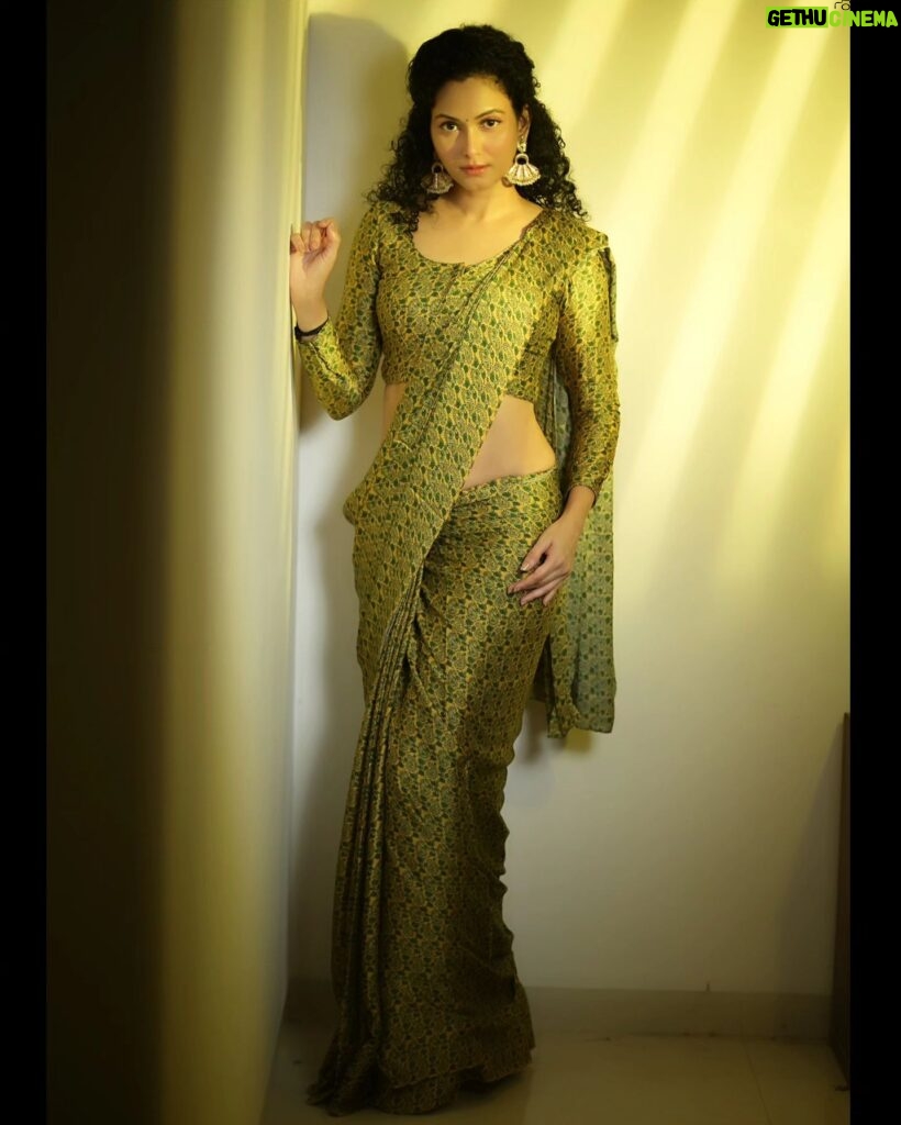 Neetha Shetty Instagram - Greennnnnn.. Photography 📸 @aamirdalviphotography @aamirdalvi Saree @heenadesignerstudio.fabrics @heenadesignerstudiofabrics_