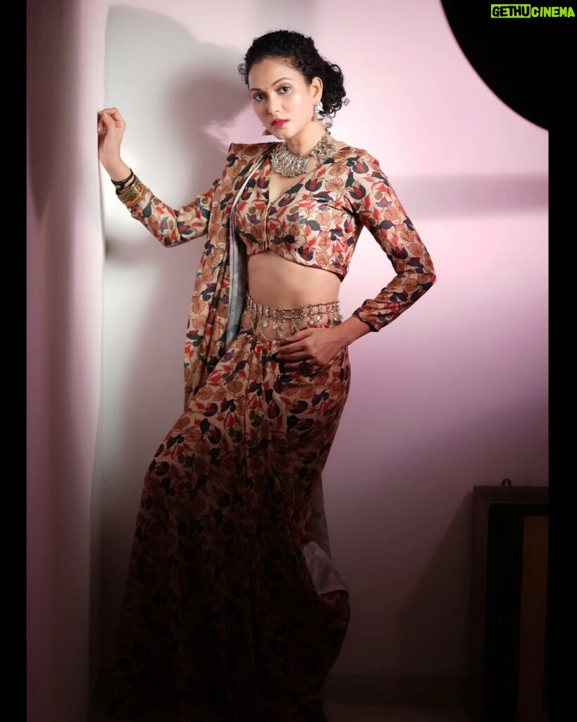 Neetha Shetty Instagram - My love... SAREE 📸 @aamirdalvi @aamirdalviphotography . . . Saree @heenadesignerstudio.fabrics