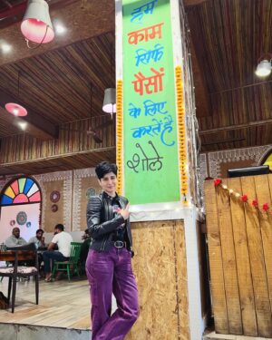 Neeti Palta Instagram - Note to event agencies, clients and family. Specially family. .
.
#comedianrights