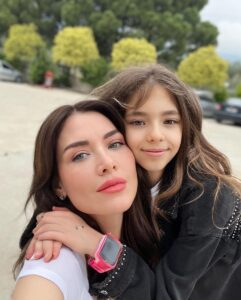 Nefise Karatay Instagram - Artık en iyi tatil arkadaşım olmuş durumda #Biblom🧿♥️ @ramadaresortkazdaglari @ajansumb