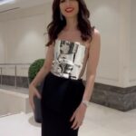 Nefise Karatay Instagram - Sunum yapacağım geceye giriş yapıyorumdur Elbisem @nihanpeker ✨