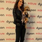 Nefise Karatay Instagram - Bu davetin esas konuğu Miro çünkü @dyson un evcil yavrularımıza özel aparatı ile artık temizliğimiz daha kolay @instyleturkiye @nazlikayran #dyson #petofdyson #instyleturkiye