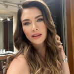 Nefise Karatay Instagram - İşler güçler✌️ Makyaj bitti şimdi sıra kayıtta