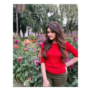 Neha Amandeep Instagram - Flower power 🌺
.
.
.
.
Makeup and hair : @ameet_dash 
Outfit : @horeayan .
.
.
#flowers #redlips #cargopants #garden #earlycall #foggymorning #outdoor #shootingdiaries #instadaily #instafashion #instagram