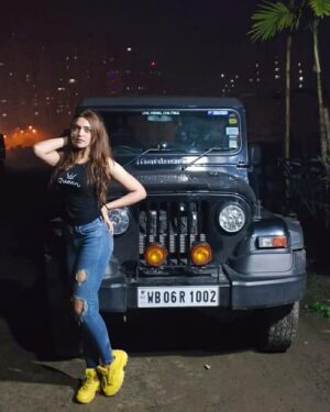 Neha Amandeep Instagram - She was not fragile like a flower 🌺 , She was fragile like a bomb 💥.
.
.
.  Clicked by :- @pritiray07 😘
.
.
.
.
.
.
.
.
#sundayvibes #longdrive #queen #jeep #fila #instadaily #nehaamandeep #instamodel #photography #friendship