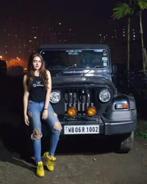 Neha Amandeep Instagram - She was not fragile like a flower 🌺 , She was fragile like a bomb 💥.
.
.
.  Clicked by :- @pritiray07 😘
.
.
.
.
.
.
.
.
#sundayvibes #longdrive #queen #jeep #fila #instadaily #nehaamandeep #instamodel #photography #friendship