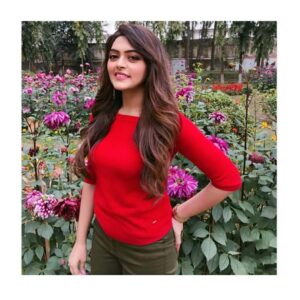 Neha Amandeep Instagram - Flower power 🌺
.
.
.
.
Makeup and hair : @ameet_dash 
Outfit : @horeayan .
.
.
#flowers #redlips #cargopants #garden #earlycall #foggymorning #outdoor #shootingdiaries #instadaily #instafashion #instagram