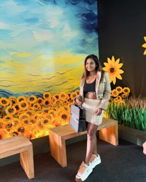 Neha Deshpande Instagram - Art is not what you see but what you make others see 🖼️🖌️🎨
@vangogh.global 💘