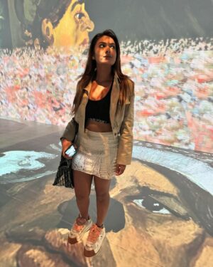 Neha Deshpande Instagram - Art is not what you see but what you make others see 🖼️🖌️🎨
@vangogh.global 💘