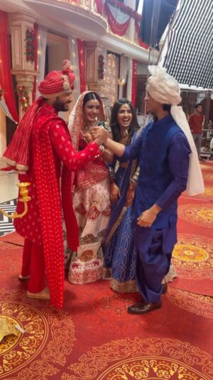 Neha Solanki Instagram - All Eyez on us💥

#trendingreels #alleyezonme #reelsinstagram #reelitfeelit #tending #fyp #foryoupage #fypシ #devishahuja #vatsalsheth #nehasolanki #nishisingh #titli #starplus #actorslife #onthesets