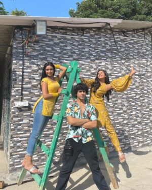 Neha Solanki Instagram - Happy Raksha Bandhan siblings😘 @nehasolankioffl @devishahuja23 

Tripling”❤️ Titli, Chintu & Hiral !!🫶🏻#titli 🦋

______________

❀

❀

❀

#siblings #onscreensiblings #rakhi2023 #starplus 
#happyrakshabandhan #ourbond #nehasolanki #devishahuja #nishisinghofficial
