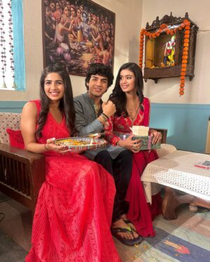 Neha Solanki Instagram - Because of you both , I laugh a little harder and smile a lot more. Happy Rakhi !!❤️🫶🏻#siblingslove 
____________________

✩

✩

✩

✩

✩

#happyrakshabandhan #rakhi2023 #titli #chintu #hiral #nishisinghofficial #nehasolanki #devishahuja #siblings #siblingsgoals💕