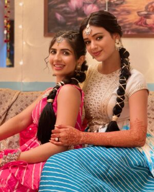 Neha Solanki Instagram - We may fight and argue, but we also create the best memories. 

Sister’s love 🤌💗🩵#Titli & #hiral 

Do not forget to watch our khatta meetha bond only on Titli🦋 #starplus #disneyplushotstar 
____________

❀

❀

❀

❀

#nishisinghofficial #nehasolanki #actorslife #sisterlove #siblings