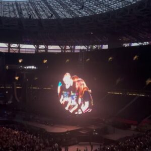 Nela Pocisková Instagram - Jeden z najväčších zážitkov môjho života …. 
60 tisíc ľudí z celého sveta spieva s Chrisom
Tak ľudský autentický charizmatický a normálny človek že tento koncert presahoval ďaleko do inej dimenzie 🥹
všetky emócie som pustila 🙄❤️‍🔥 @coldplay 
Ďakujem ….. 

#coldplay #musicofthespheres