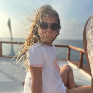Nela Pocisková Instagram - Takto pred 6 rokmi sme mali žúrku v aute iba my dve 🥹 ale dobre to dopadlo🙌🏻 … vďaka tomu tam hore 🥹 škoda že nechcem ukázať tvoje oči lebo sú to najkrajšie čo  som kedy videla , áno asi som dnes trochu rozcítená ale ďakujem za teba celým srdcom pretože si to najlepšie čo som si mohla kedy priať.. naozaj boží dar a skvelé dievča ktoré má dnes 6 rokov 😌 nech si navždy šťastná LIANKA ❤️🥹 

#Liana #narodeniny #6rokov #donekonecnaaestedalej