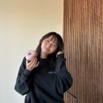 Nene Shida Instagram – 🍩
最近食べすぎちゃって3キロオーバー中
来週撮影だし、そろそろ気をつけなきゃ🔥

にしても、さくら味のドーナツ美味しすぎる、、🤤

#ミルクフェド 
#milkfed