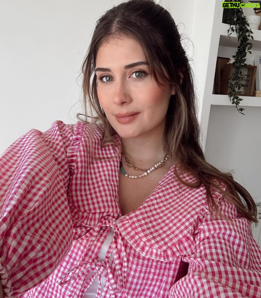 Nerea Camacho Instagram - 🩷 como es de bonita esta blusa 🩷 @shop.joy.pt