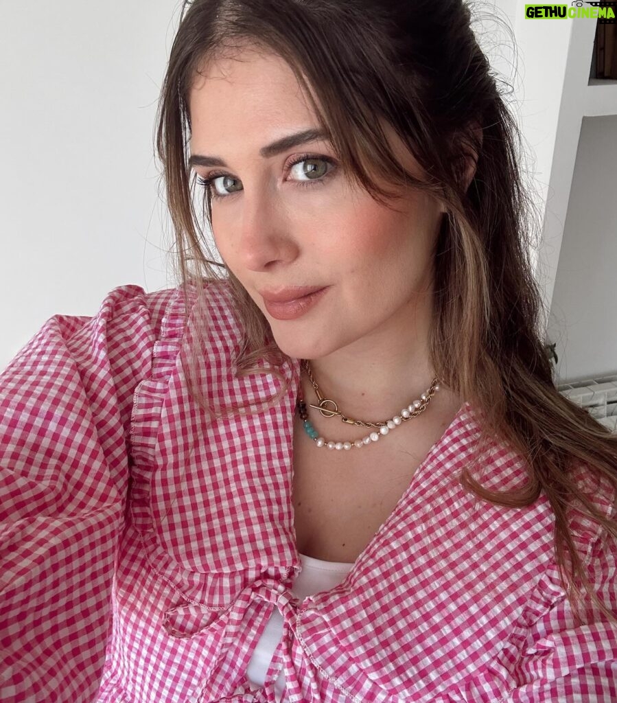 Nerea Camacho Instagram - 🩷 como es de bonita esta blusa 🩷 @shop.joy.pt