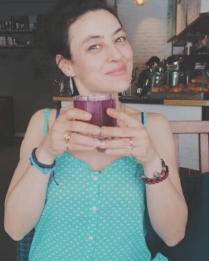Nergis Öztürk Instagram - 25/05/2022 ❤️💜🧿🌈 doğum günlerimi çok severim 💜🌈iyi ki doğdun çiçek kız💐