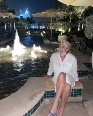 Nergis Kumbasar Instagram - I 💜 Dubai & 💗 @ooroyalmirage #nofilter