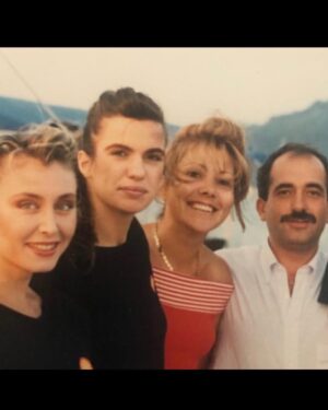 Nergis Kumbasar Instagram - Once upon a time 😌 @tbekireskicioglu  @basakgursoy75  @mlnda_snk ❤️❤️❤️❤️❤️