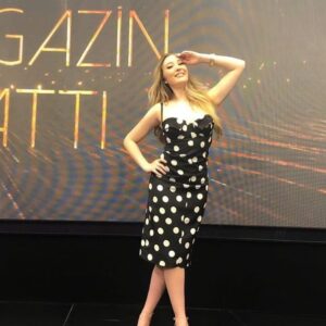 Nergis Kumbasar Instagram - Annesiyle babasının güzel kalpli güzel yüzlü civcivi🐥bugün 23.yaşını tüm güzelliğiyle karşılamanı ve daha nice yaş günlerini tüm sevdiklerinle sağlıkla,mutlulukla,  bereketle kutlamanı diliyorum,seni çoook seviyorum❤️❤️❤️🍀🍀🍀🙏🏻🙏🏻🙏🏻 @yasminerbil