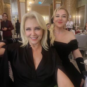 Nergis Kumbasar Instagram - Sanat Cumhuriyetle güzel❤️. #sanattaengelyok. @sevgi__saati ggi