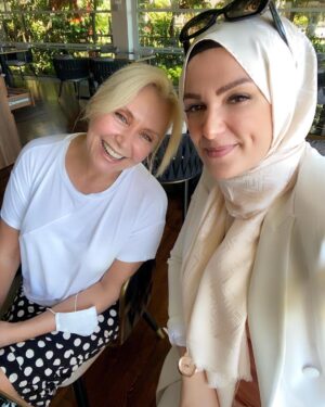 Nergis Kumbasar Instagram - Canım  @meltemkayaofficial  ciğim ne güzelsin en önemlisi ne güzel kalplisin bu vatan için hiç tereddüt etmeden canını veren  aziz şehitlerimizin güzel çocuklarının yüzlerinin gülmesine biraz katkım olursa ne mutlu bana❤️