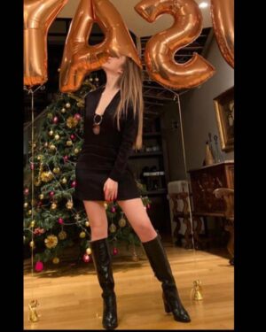 Nergis Kumbasar Instagram - 🎂🍾🦄
