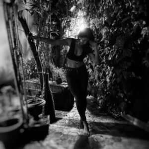 Neslihan Arslan Instagram - “ -Bir su yılı- denebilirdi geldi geçti.
Üstünde durmuyorum. 
Terledim, bulanık baktım.
Ne varsa kendiliğindendi.” 
Edip Cansever 🌹

📷 @tugcecelik___ 🖤