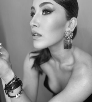 Neslihan Arslan Instagram - @makeupiremyanar 
@iremyanarbeauty