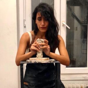 Neslihan Arslan Instagram - “Kimileyin seviyorum (Sevmek, kuşların bir an boş bıraktıkları ağaçtır). 

…
Ey cesaret, hep dolu tut bardağımı.
Sevgi ve umut birdir, yalnızlık ve cesaret bir.”

Melih Cevdet Anday 🌹