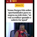 Neusa Borges Instagram - #NeusaBorges segue sendo destaque na mídia, a atriz falou recentemente em entrevista ao PODZÉ apresentado por @dudabocao, em Salvador (BA), sobre igualdade salarial no audiovisual para negros e principalmente para mulheres negras, uma luta da atriz de anos na arte. Link da matéria nos stories e nos destaques, na aba Mídia. 📰 @bnews_oficial #neusaborges #neusaborgesnamídia