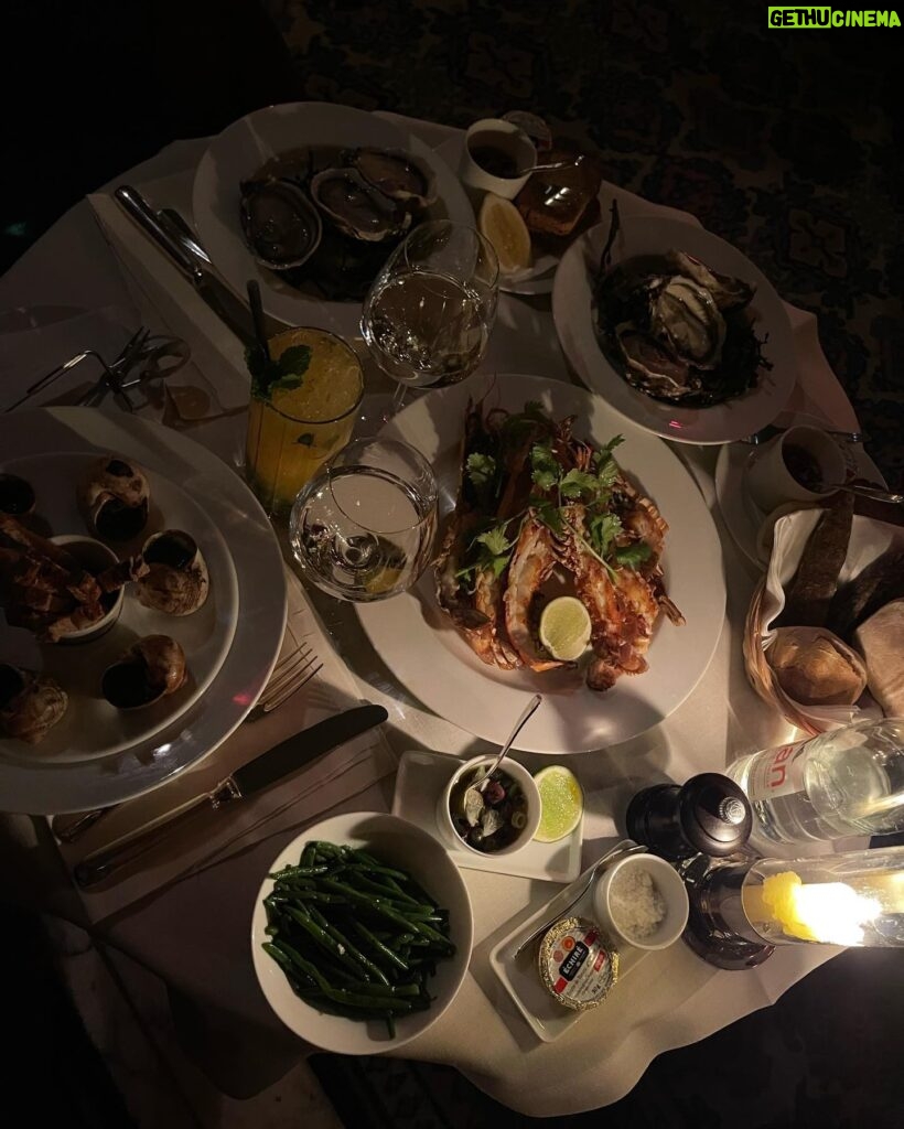 Neverly Paris Instagram - Dinner with wifey 🩷