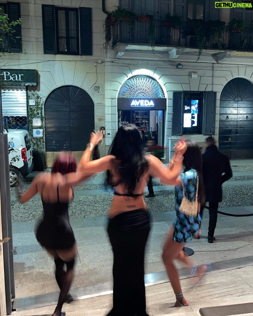 Neverly Paris Instagram - Bye Milano 🫶🏾