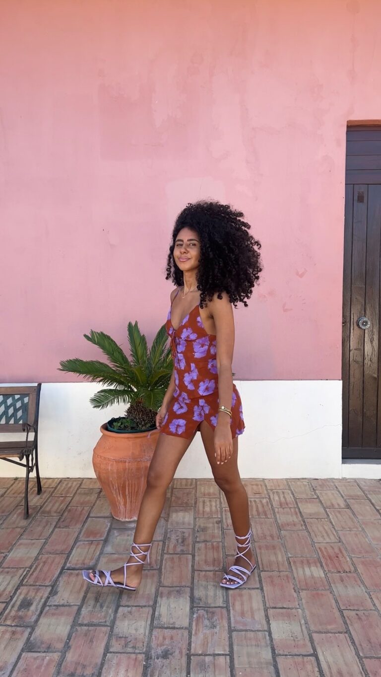 Nia Pettitt Instagram - Ola from Portugal 🌺✨💓 #niaTHELIGHT — dress @pullandbear, shades @byzeena & shoes @officeshoes!