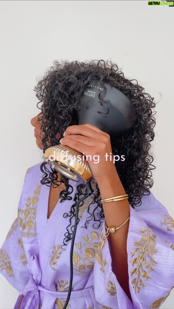 Nia Pettitt Instagram - The key to getting ✨ BIG ✨ hair whilst keeping definition is by starting off slow to set your curls. Tip your head the side or down to allow the air to travel through to the root. Once your hair is almost dry, you can start speeding up the motion and massing your roots for that instant lift. Use code NIA15 for 15% off your own Diffon Supreme to get the curls of your dreams #Ad #YouAreBellissima @Bellissima.UK 🧖🏽‍♀️✨💜💐