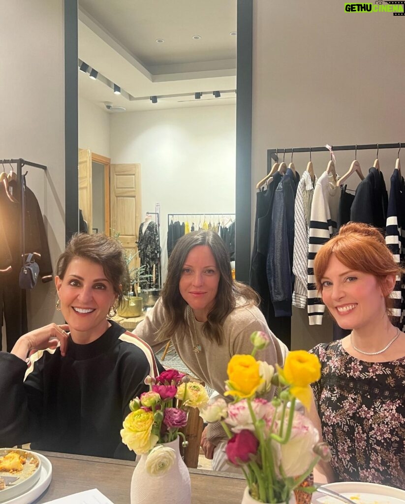 Nia Vardalos Instagram - Thank you @lsloane14 & @bashparis for the sumptuous feast among the Parisian fashions in the elegant Beverly Hills store. We shopped! It was a fun night devouring the new spring line and the @jonandvinnydelivery pasta. Thank you #bashparis !! #shopping #paris #beverlyhills 👗 👜 👢 🍝