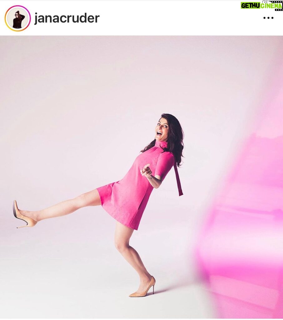 Nia Vardalos Instagram - 🩷 Taking pics with @janacruder is always a fun day. 🩷 styling by @highheelprncess & glam by @helenkalognomosmakeup 🩷