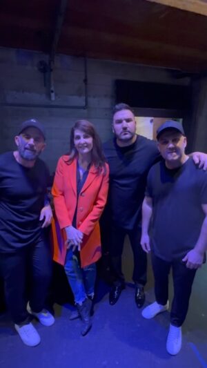 Nia Vardalos Instagram - Great show in Los Angeles last night @sooshimango and congratulations on your world tour!!! #italian #greek #australia #comedy