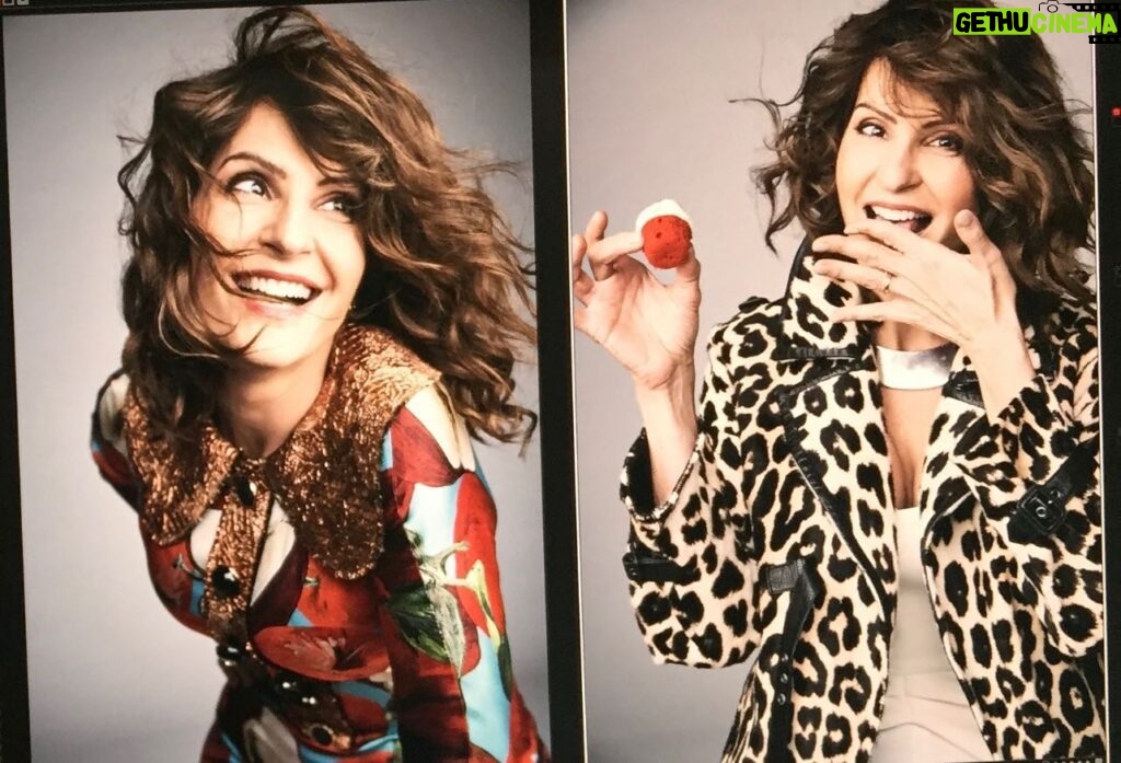Nia Vardalos Instagram - Happy Valentine’s Day, let’s eat sugar!!! 🩷❤️🩷❤️🩷❤️🩷❤️🩷❤️🩷❤️🩷❤️🩷❤️🩷❤️!!!! Love you all!!!! The world is burning so let’s all kiss a stranger today!!! 📸 by @danibrubaker_ !!! 🩷❤️🩷❤️🩷❤️🩷 #valentines #happyvalentinesday #love #kiss #sugar